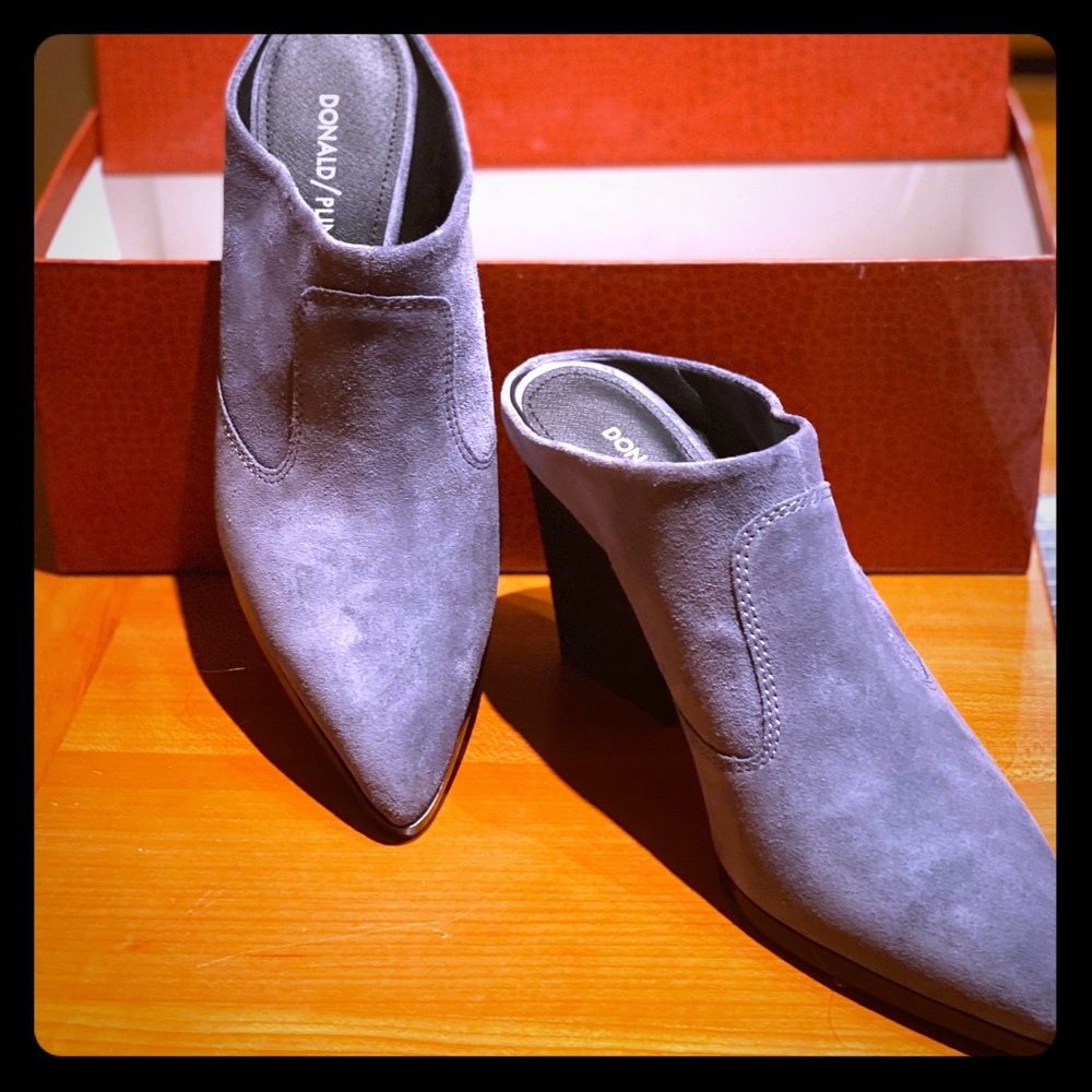 New Donald Pliner Petrol waxy suede